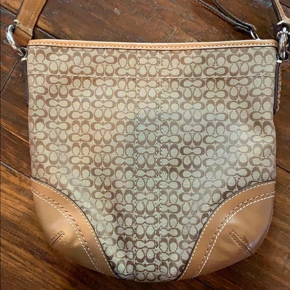 ~Coach Cross Body Bag~ - Picture 2 of 5